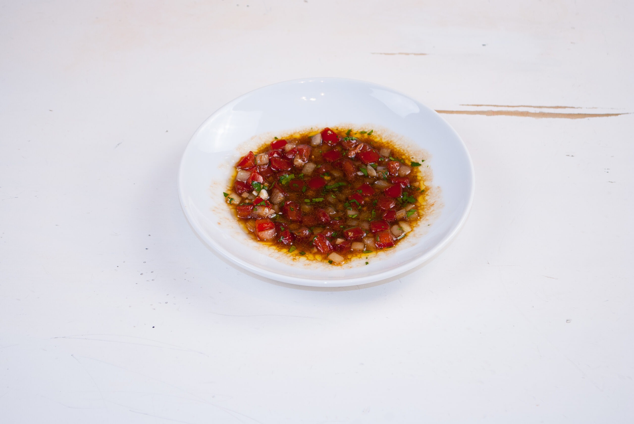 Форель, запечённая в соли, с брокколи и соусом вьерж. Соус должен выглядеть так.