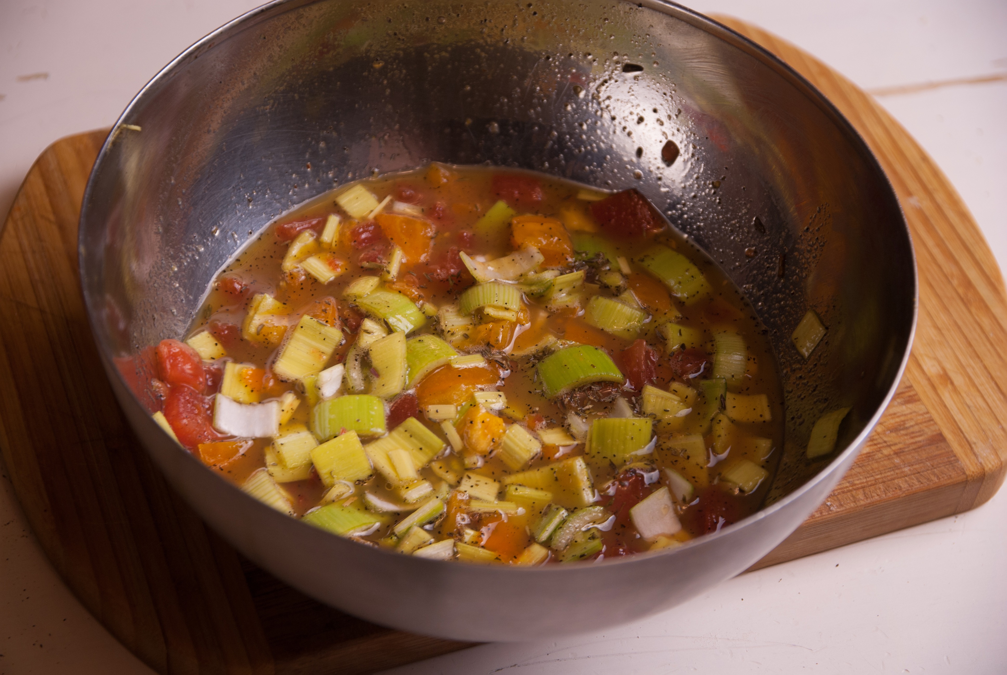Смешаем начинку с яйцами.