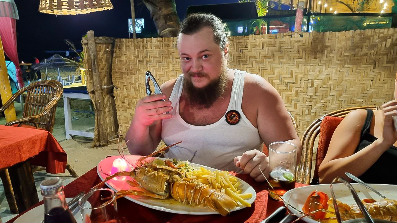 Довольный автор статей.
